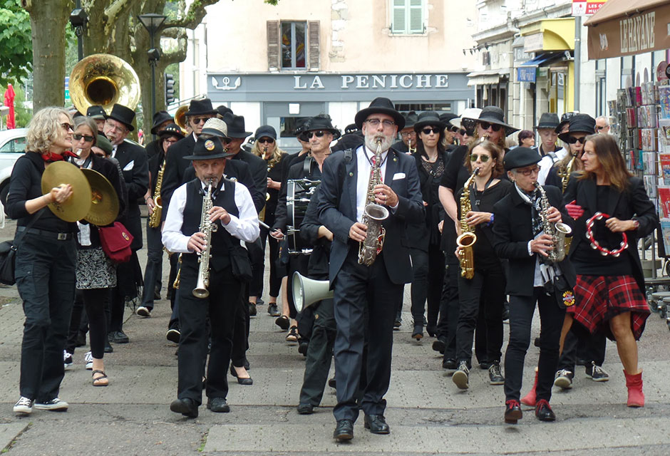 March Mellows Street Band